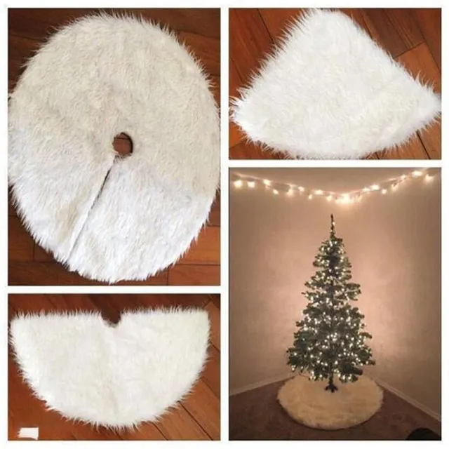Szőrös szőnyeg fehérben a karácsonyfa alatt