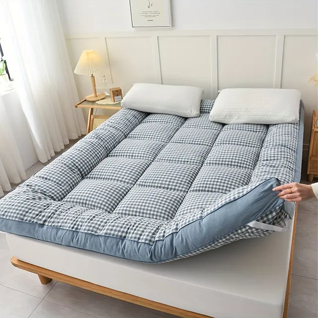 1pc Lightweight and warehouse mattresses made of polyester, year-round use