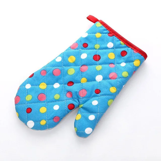 Kitchen mitt with polka dots