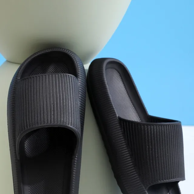 Pánske minimalistické protišmykové papuče