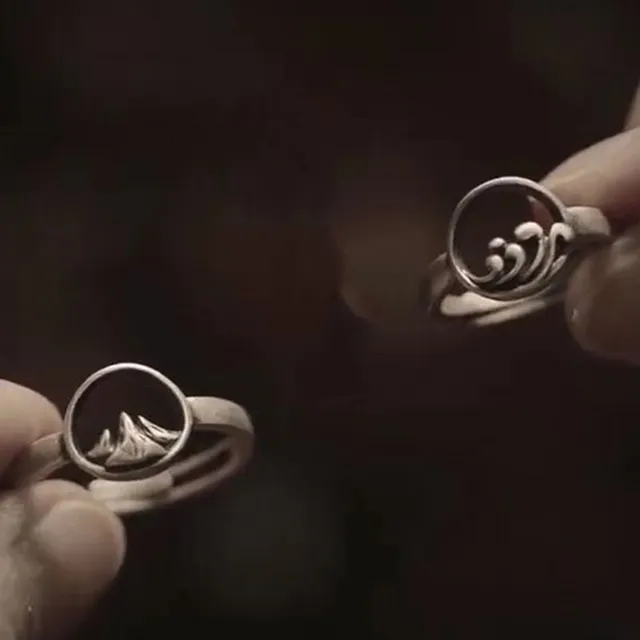 Pár prsteňov s motívmi pre páry