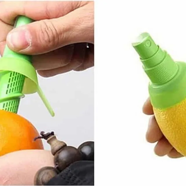 Manual citrus juicer with spray