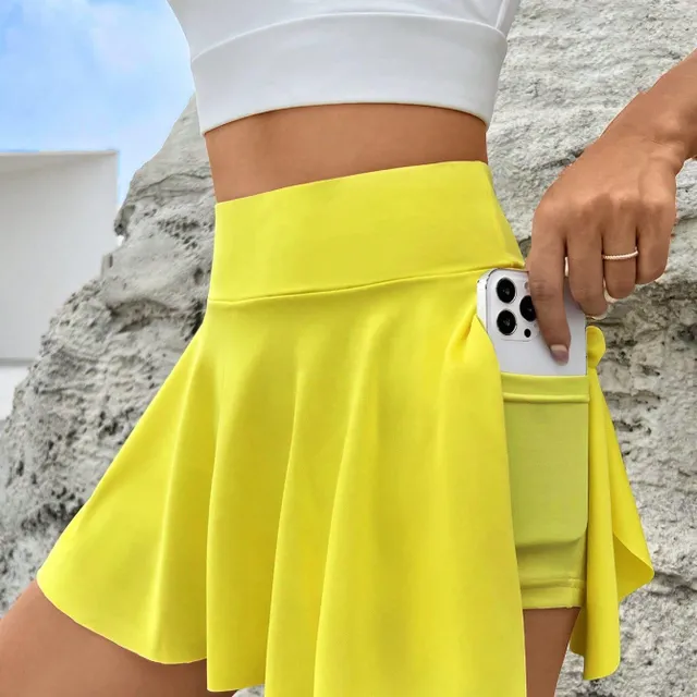 Tennis skirt with wide waistband and ruffle hem for active movement