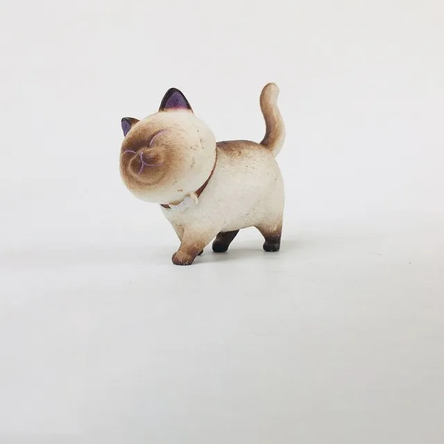 Cat's figurine