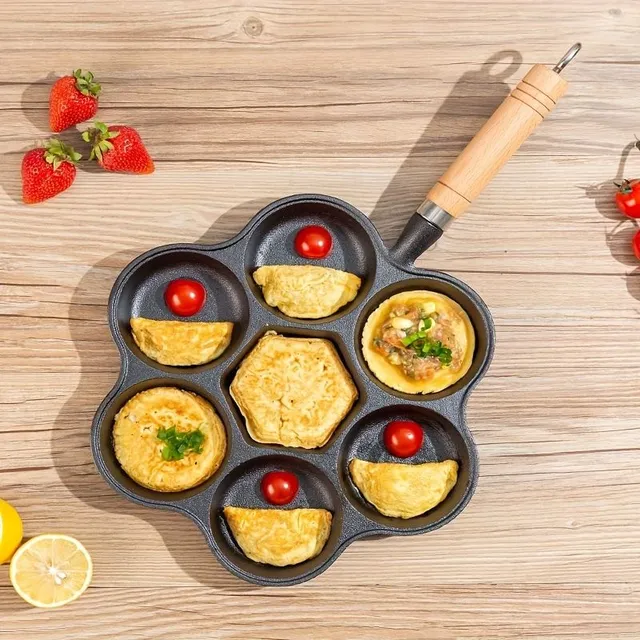 Cast iron omelet pan with 7 flower-shaped holes, deep, non-sticky without surface, with wooden handle