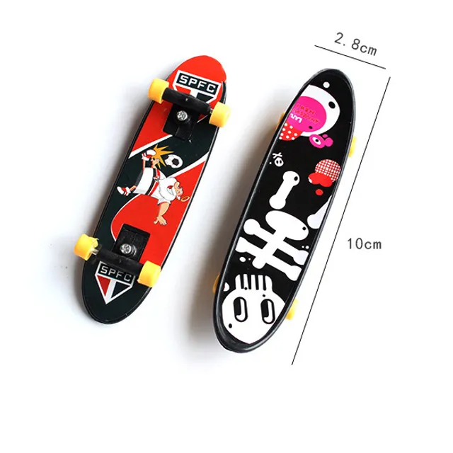 Mini skateboard degetar din plastic