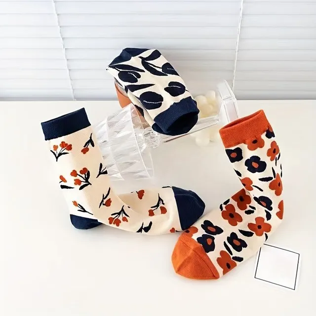 Comfortable and breathable socks with floral pattern - 3 pairs