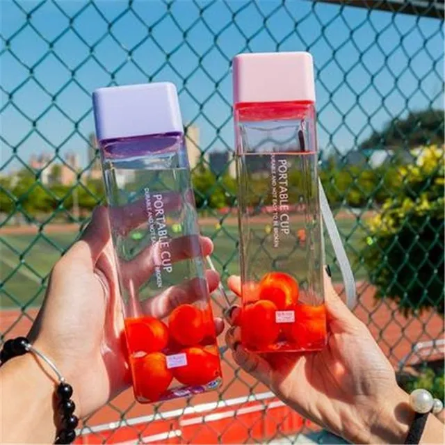 Plastová fľaša na vodu