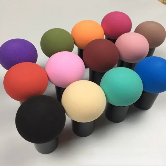 Makeup sponge with practical grip and storage cover - more color variants