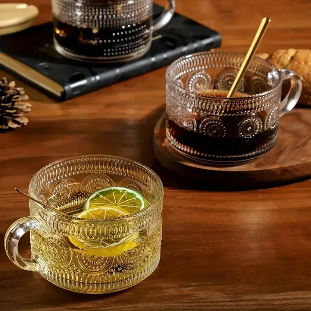 Mug en verre élégant avec relief pour une dégustation stylée de café, thé et autres boissons