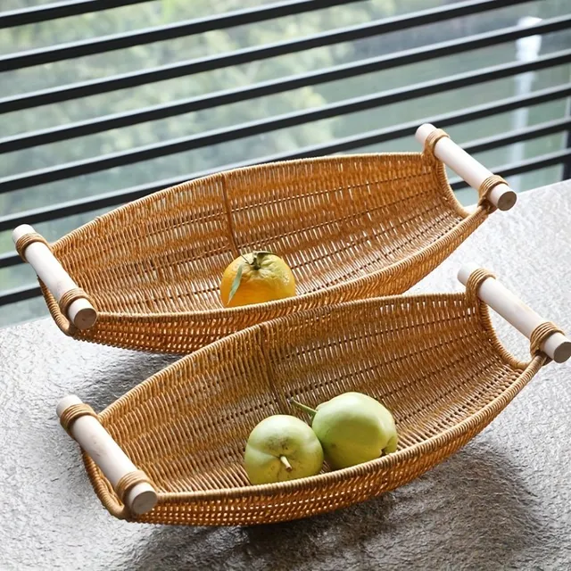 Koš na ovoce s rustikálním šarmem: ručně tkaný z imitace ratanu s dřevěnými rukojetmi, ideální jako dekorace