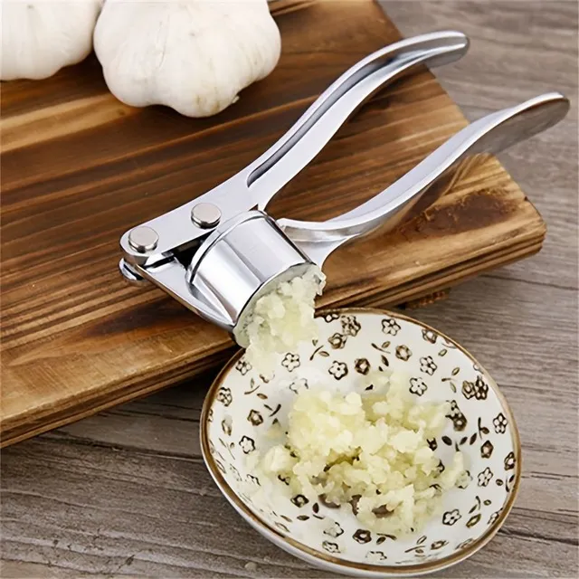 Hand-operated garlic and ginger press of metal