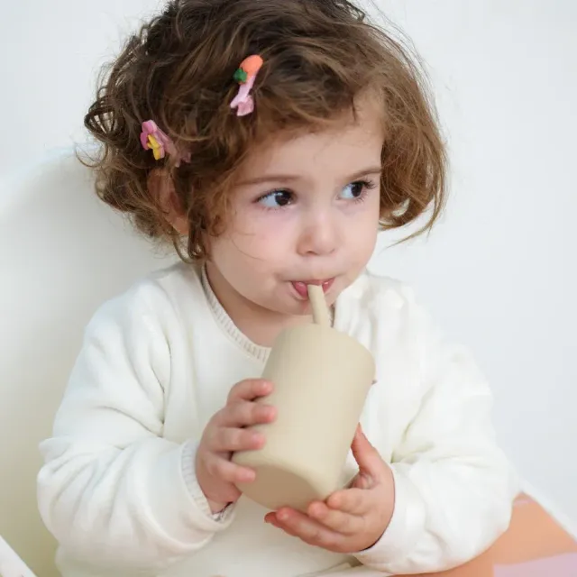 Dětský hrníček na nápoje s měkkým brčkem a bez obsahu BPA - Více barev