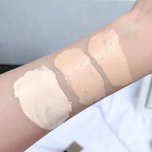 Luxurious high-coverage makeup in three light Celino shades