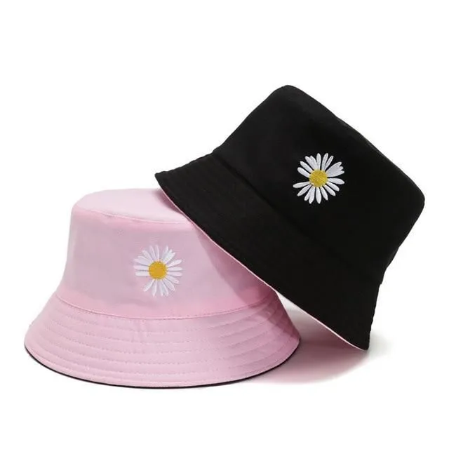 Dámsky klobúk s kvetinkou