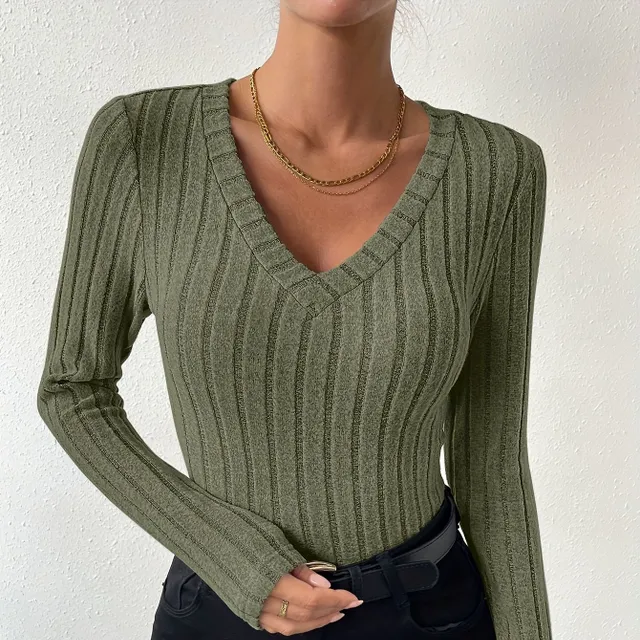 Women's T-shirt with V-neck and long sleeve made of ribbed knitwear - casual and comfortable top