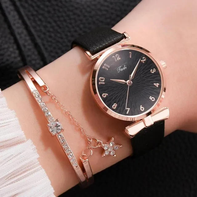 Women's wristwatch with elegant pattern