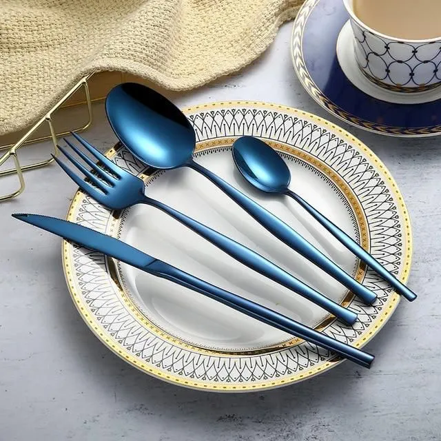 Cutlery in gold colour