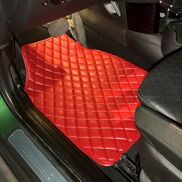 Tapis de voiture en cuir rouge de luxe - Accessoire stylé et durable pour chaque voiture