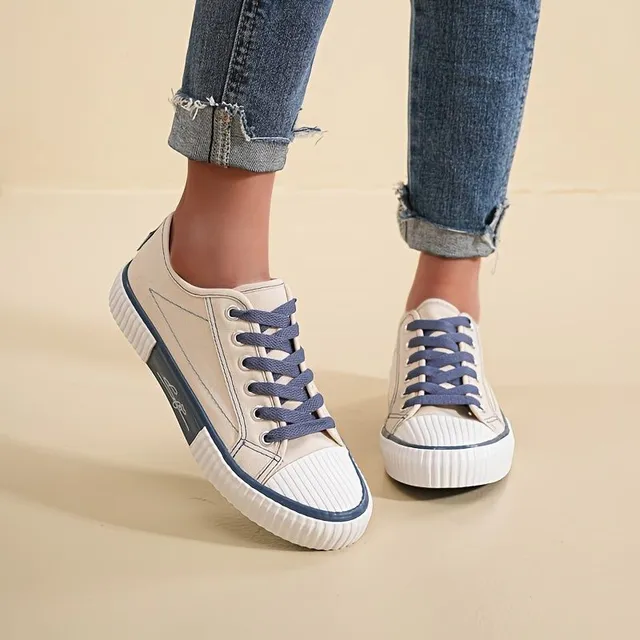 Women's canvas skateboard sneakers with low ankle and flat sole, casual laceration