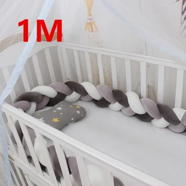 Mantinel for baby cot