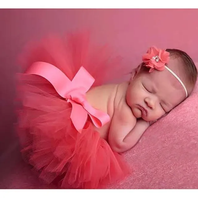 Skirts and headbands for baby photoshooting