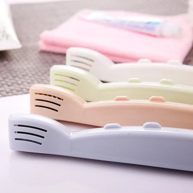 Fish-shaped toothbrush holder