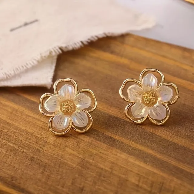 Flower earrings made of zinc alloy for women and girls