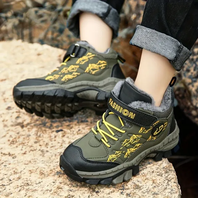 Children's winter hiking shoes with steel claws and fleece lining