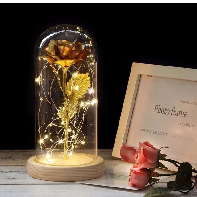 LED ruže v sklenenej váze