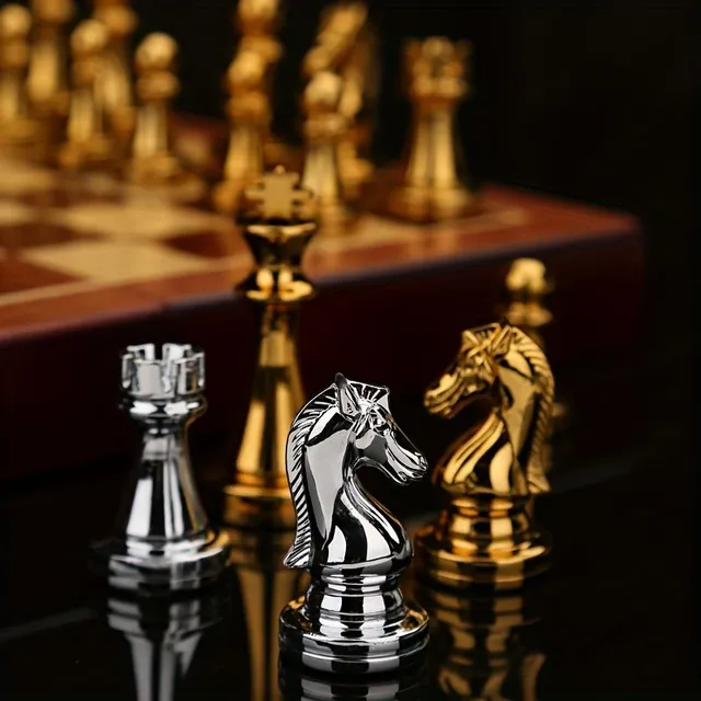 Šachová sada z Premium Massive Wood s drahými postavičkami z Cink zliatin