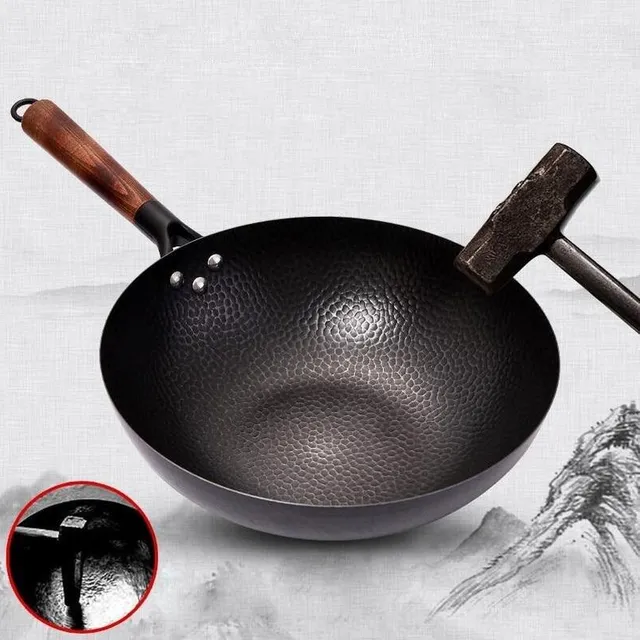 Iron pan with wooden lid