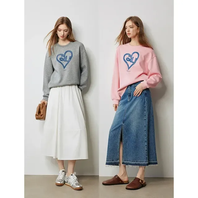 Women's autumn sweatshirt with round neckline and heart-shaped embroidery