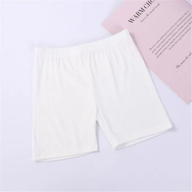 Gorgeous girls' shorts made of comfortable elastic material with cute Randulf lace detail