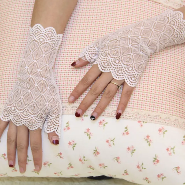 Ladies lace fingerless gloves - 2 colours