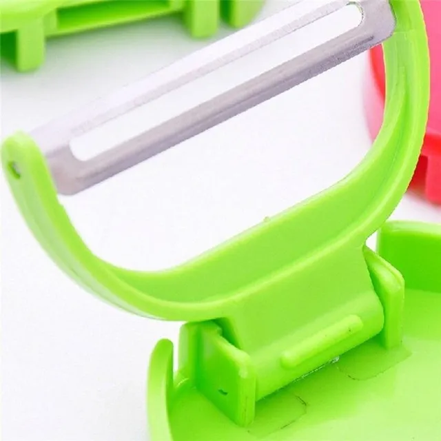 Apple-shaped folding peeler