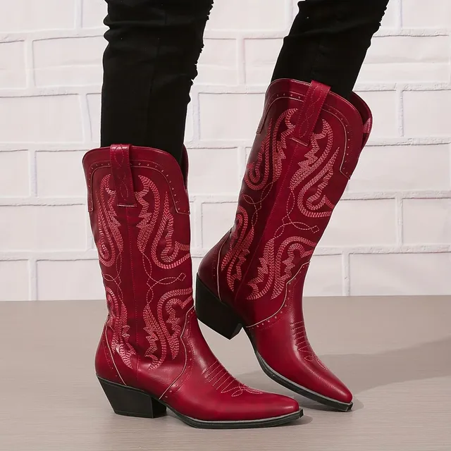 Dámské westernové boty s výšivkou, jednobarevné, špičaté, s výstřihem ve tvaru V, s nízkým retro podpatkem.
