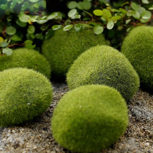 Artificial decorative moss