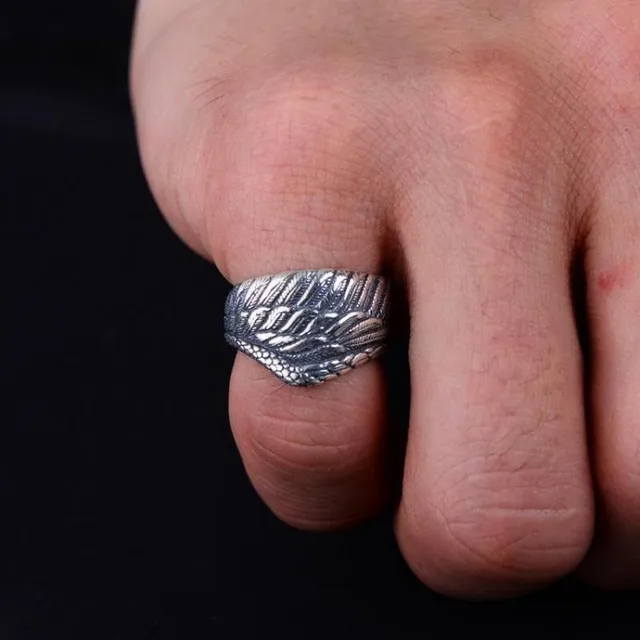 Ring with wing