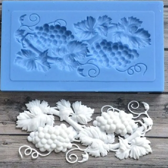 3D baking mould with grapes