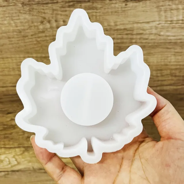 Form on silicone candle in the shape of autumn maple leaf