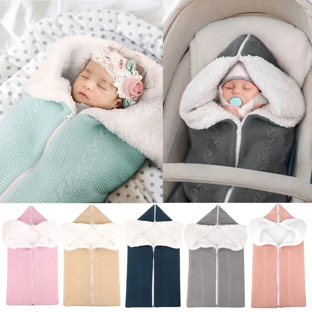 Winter sleeping bag for children with zipper