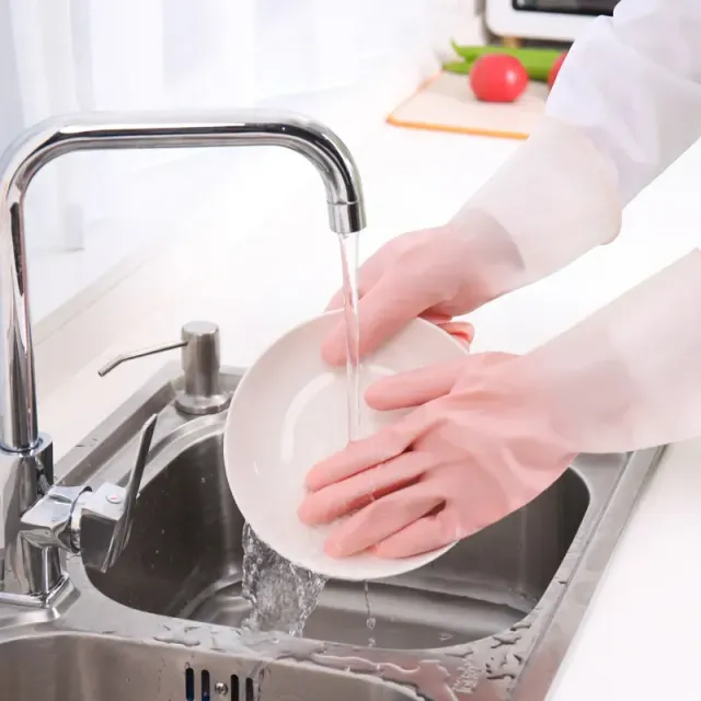 Practical and comfortable silicone dishwashing gloves for easy and efficient cleaning