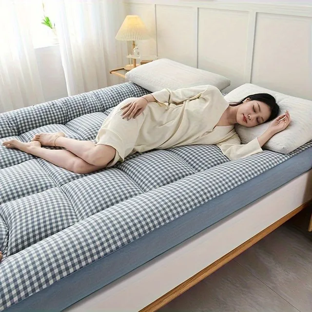 1pc Lightweight and warehouse mattresses made of polyester, year-round use