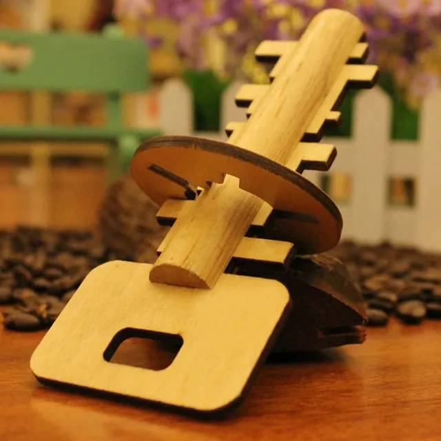 Dětský hlavolam dřevěný klíč