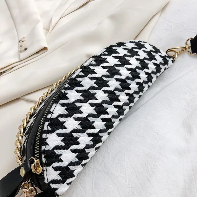 Women's fashion fanny pack decorated with chain