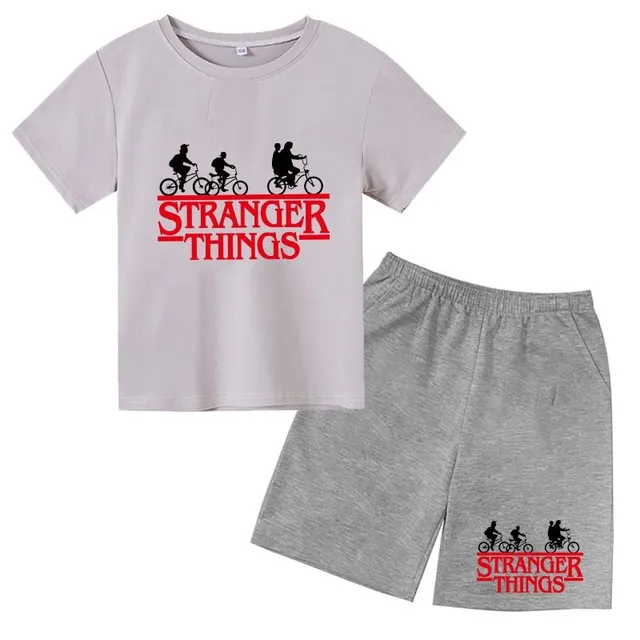 Zestaw sportowy dla dzieci z drukiem Stranger Things - szorty + koszulk