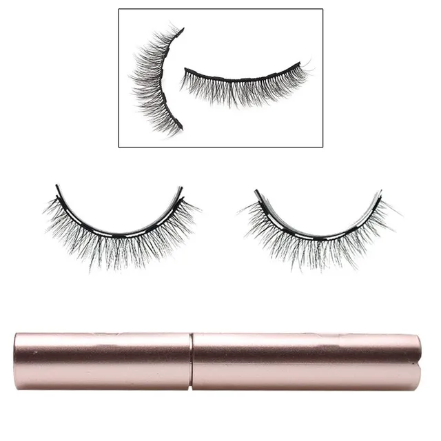 Set of a pair of magnetic false eyelashes and liquid eyeliner