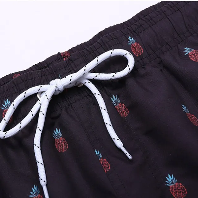 Men's quick-drying swim shorts with mesh lining and print