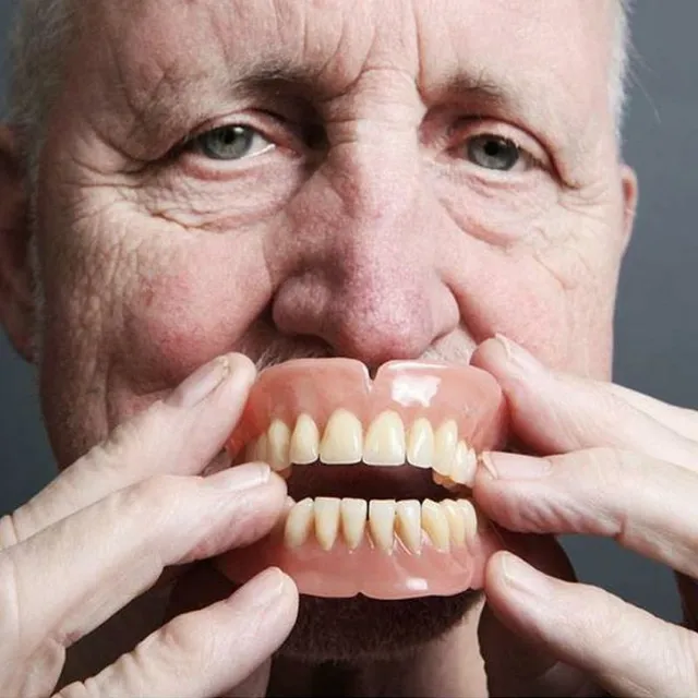 Dočasná pryskyřicová zubní protéza pro nádherný úsměv Pruitt